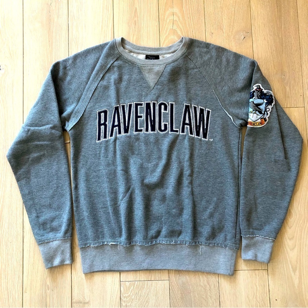 Universal Studios Harry Potter Ravenclaw Embroidered Sweatshirt in Grey Size S
